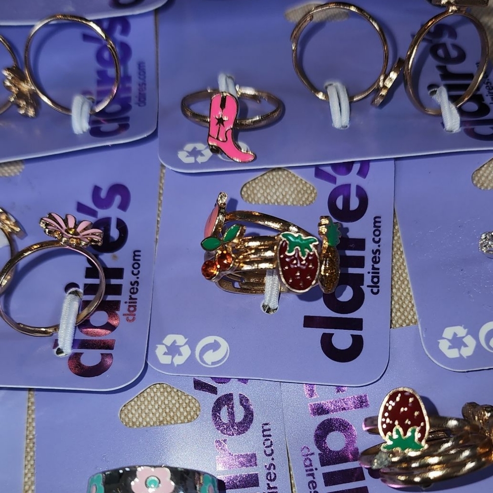 ~20 Pairs New on Cards Claire's Ring Lot..RV $103.,!~